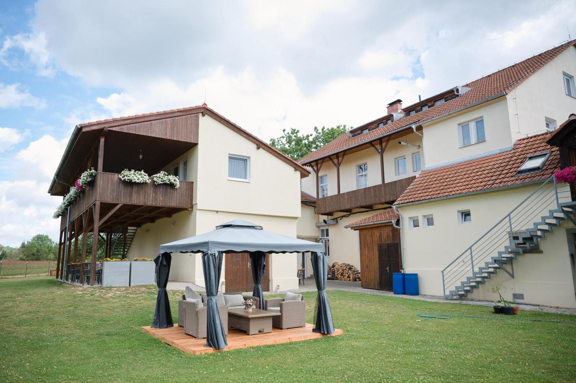 Penzion U Novaku Kozli u Orlika Exterior photo